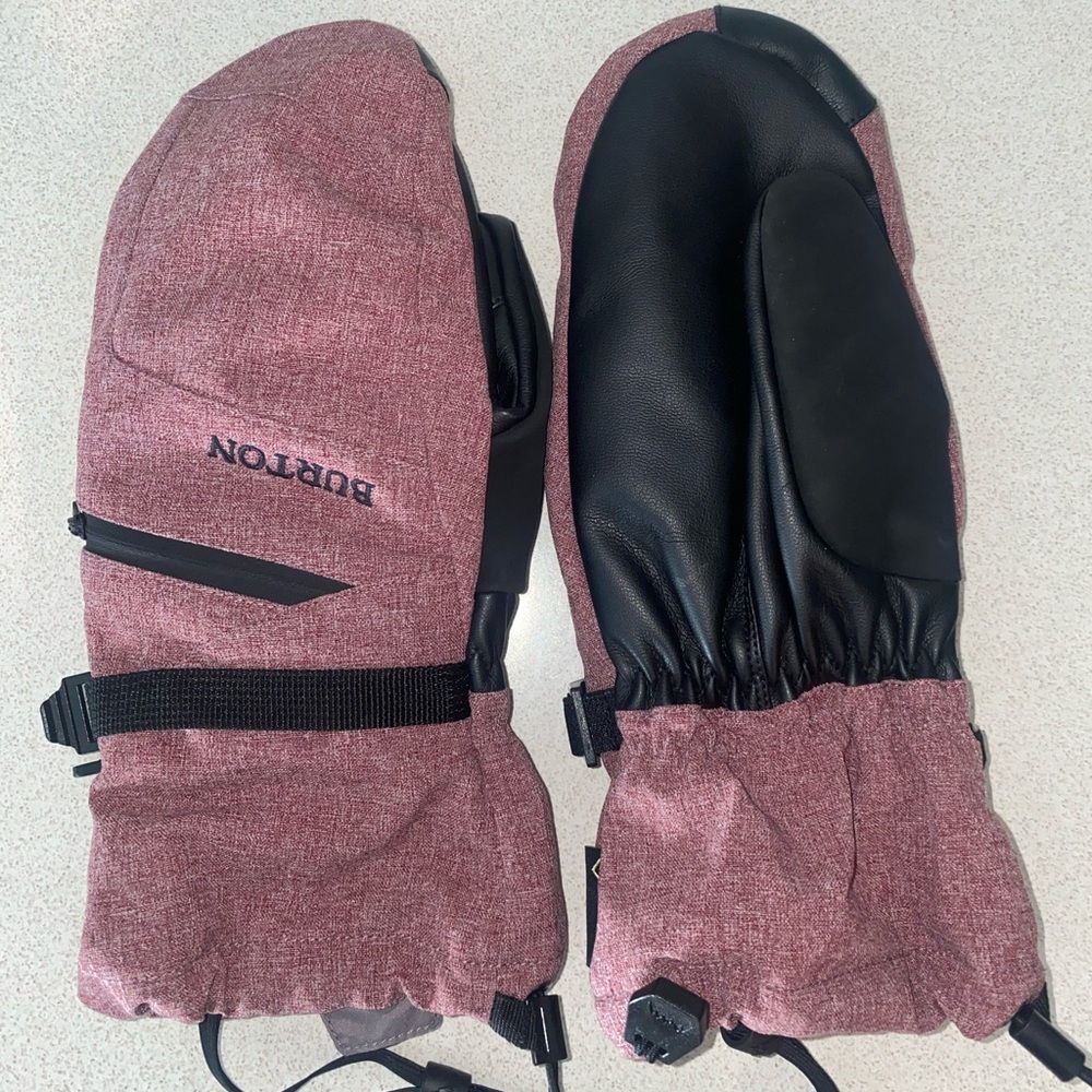Burton Gore-Tex mittens (BRAND NEW!!)